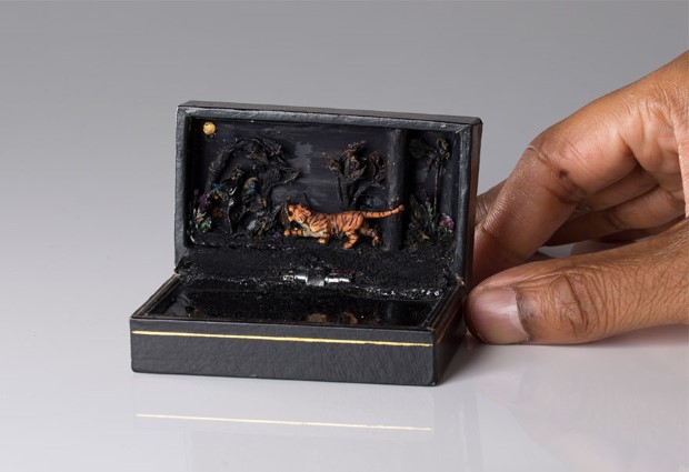 Umelec Talwst mení staré škatuľky od prsteňov na diorámy 16