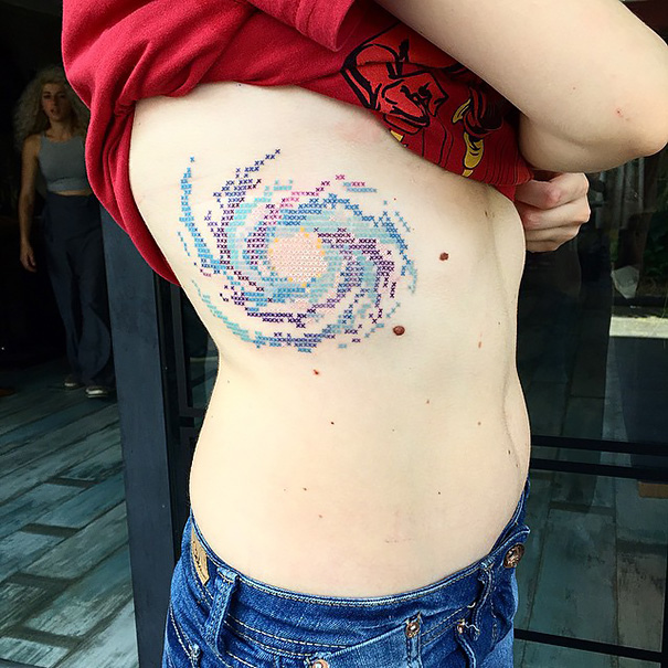 Eva Krbdk vysivane tetovania krizikovym stehom 7
