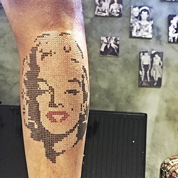 Eva Krbdk vysivane tetovania krizikovym stehom 9