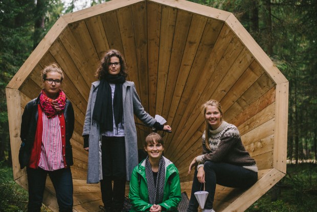 estonsky studenti nainstalovali do lesa obrovske megafony ktore zosilnia zvuky lesa 7