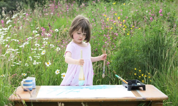 Dievčatko s autizmom Iris Grace maľuje ako Monet 0