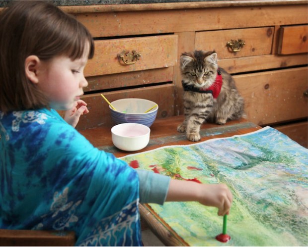 Iris Grace s autizmom maluje dychvyrazajuce obrazy 7