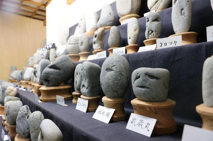 v-japonsku-maju-muzeum-s-kamenmi-s-ludskymi-tvarami-aj-celebrity-10