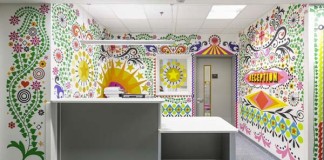 Umelci premenili detskú nemocnicu na veselú, plné radosti