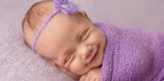 Najroztomilejšie fotky | Keď sa bábätká počas spánku usmievajú
