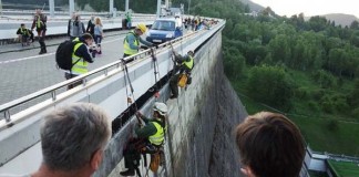 Obrovská ekologická maľba na priehrade v Poľsku