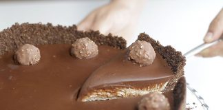Ferrero Rocher Cheesecake | Recept na chutný nepečený zákusok