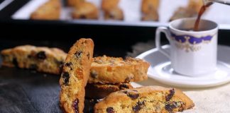 Biscotti - chrumkavé talianské sušienky plné sušeného ovocia | Recept