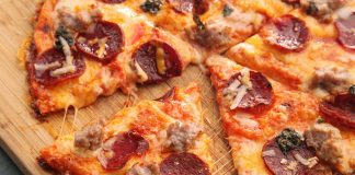 Pizzadilla - pizza na ceste z tortilly s prekvapením vo vnútri | Recept