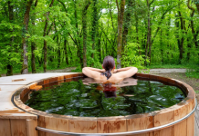 Údržba a starostlivosť o vonkajšie sauny: Praktické rady Vonkajšie sauny, drevené altánky a prístrešky a detské záhradné hojdačky v záhrade.