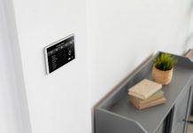 Senzory a detektory v domácnosti vás nielen chránia, ale aj rozmaznávajú